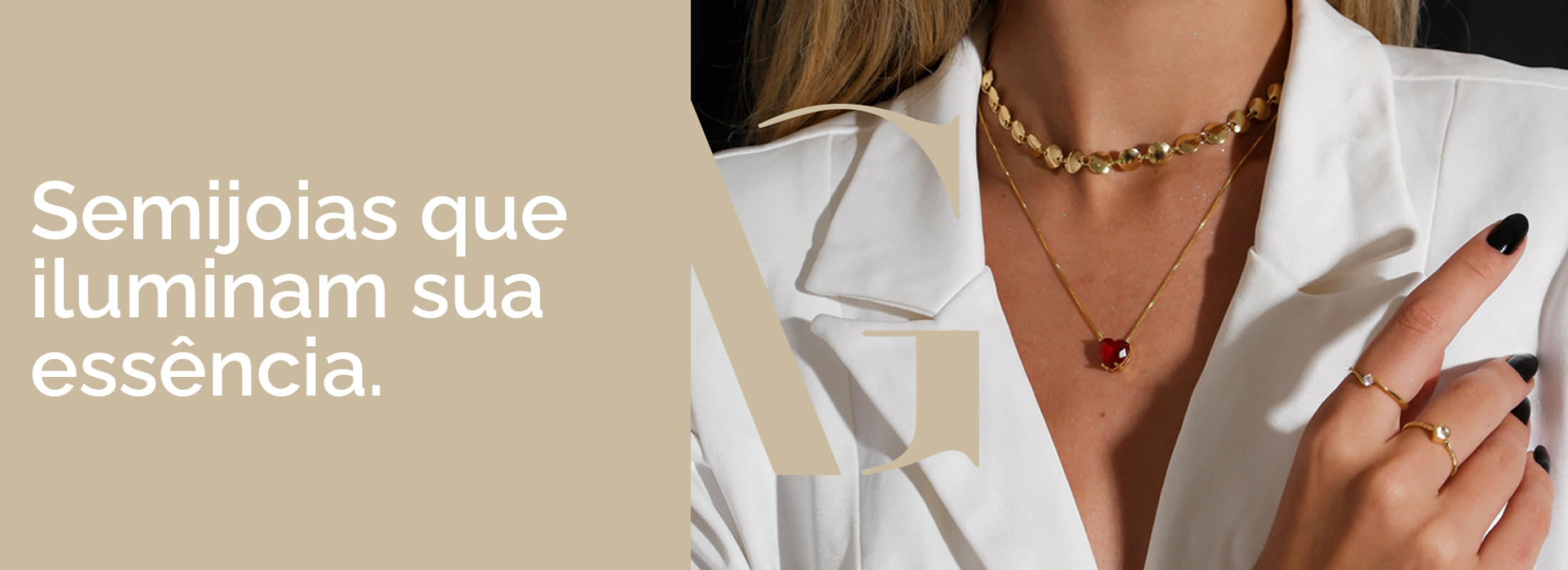 Semijoias que iluminam suaessência.